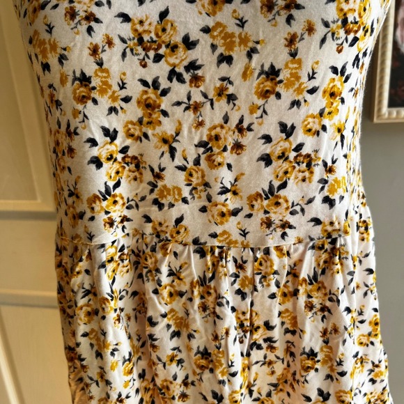 American Eagle Outfitters Floral Camisole - White and Yellow Babydoll Fairy Y2K - Picture 7 of 7